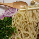 豚骨まぜそば KOZOU+ - 麺アップ