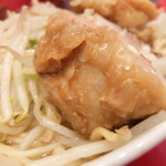 ラーメン二郎 - 厚み
