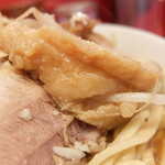 ラーメン二郎 - 厚み