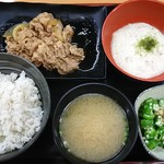 Yoshinoya - 麦とろ牛皿御膳580円