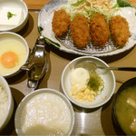 やよい軒 - かきフライ定食にとろろ、生たまご