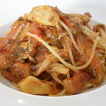 レストラン グースト - パンチェッタとキノコのトマトソーススパゲッティ