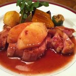 ヘルメスワインコーナー - 赤ワインソースのハムステーキ　　香ばしい燻製香がする