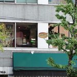 ア・ヴォートル・サンテ・エンドー - ビルの２階のお店です