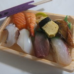 魚新 - にぎり寿司