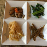 韓国家庭料理 青山 - ナムル四種
