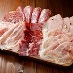 Le Bar a Vin 52 carefully selected! Assortment of 6 types of Prosciutto and salami