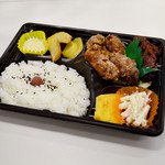 Karaageya Kuromaru - 【ミックス弁当】うまみ唐揚げ、うまみ甘酢唐揚げ、うまみ唐揚げ（にんにく生姜味）が２個ずつ６個入ったボリュームのある弁当！