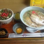 森のこびと - ラーメン牛すじ玉丼セット