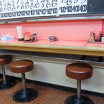 華萬 - カウンター席の様子