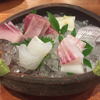 魚感うえさき - お刺身盛り合わせ。一人前1,500円。