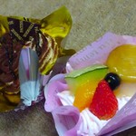 お菓子のハタダ - ティラミスとプリンアラモード各￥２７０円税込み