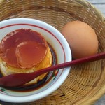 岡本屋 売店 - 定番のゆで卵と地獄蒸しプリン   プリンは260円