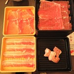 Shabuyou - 「牛＆三元豚食べ放題コース」で食べ放題となるお肉たち（牛肉・三元豚肩ロース・三元豚バラ・鶏肉）