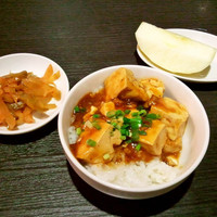 美林華飯店 - ランチメニューの一部には、ミニ麻婆丼がつきます。