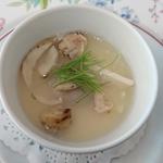 蛤と焼松茸のフラン　銀杏とメネギ　スダチの香り