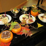 祇園 いわさ起 - 八寸、季節のモミジなどの葉が彩りを添えてくれます。