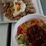 気むずかし家 - 手前：味仙まかない丼　奥：信州名物山賊焼き　20116.11