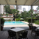 L'ESPRESSO - 店内から見るメイン・プール