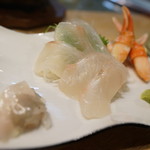 海鮮居酒屋 一の星 - ヒラメ刺し（おまけ付き