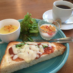 コタ シオ - ブレンドコーヒー420円とピザトーストのモーニング