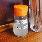 貝ガラ屋 - 以前はくし切りのレモンだったけど、レモン酢に
      変わったんだ