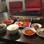 肉とスープのおいしい店 肉の匠 吉杉 - 本日のお肉3種盛１３０ｇ
特製タレ漬けクラシタロース