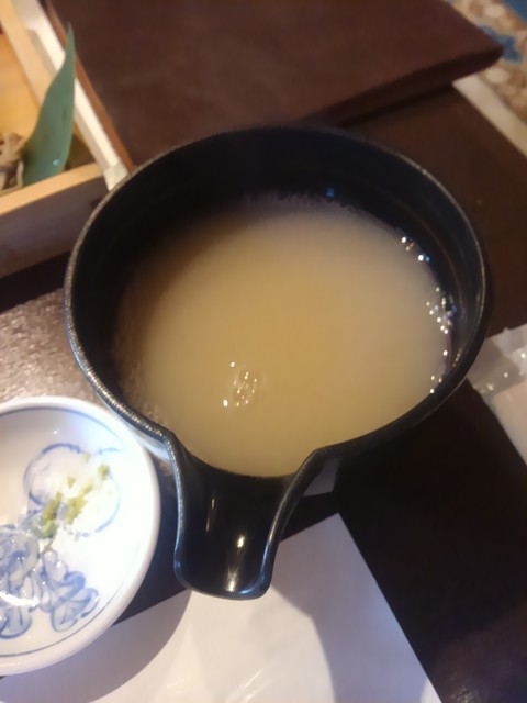 くに作 - 荞麦汤は所谓ポタージュタイプで荞麦粉を溶いたもの.