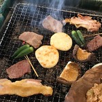 岩村山荘 - 中央は、ジャガイモの芋餅