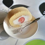 いちごロールケーキ　200円　2016/11