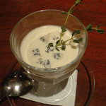 エスト! プロッシモ - 新じゃがいもの冷たいスープ　ゴルゴンゾーラ入り