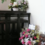 店内にもお祝いのお花