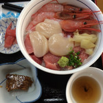 活魚ニューこのり - 三色丼。ホタテ。ぷりぷり。