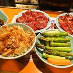 さっぽろジンギスカン - 生ラムジンギスカン2皿、ねこ飯（小）、アスパラ