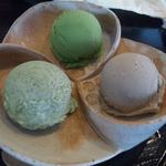 茶香 丸源 - すみれアイスクリーム
      (抹茶・煎茶・ウーロン茶)
      
      特に煎茶＆ウーロン茶のアイスは最高っ！！
      
      2016/11/26