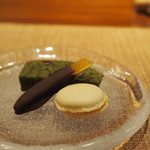 ミクニ - マカロン・抹茶ケーキ、オレンジのチョコレートかけ
      
      2016.11ランチ利用