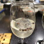 セララバアド - ジュニパーベリーと松の葉