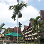 Rasa Wing Lounge - 屋根だけがマレー建築様式でも