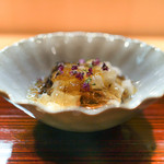 和食 こんどう - 牡蠣酒蒸し、長芋に土佐酢のジュレ