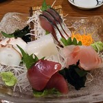 季節料理と静岡おでん しんば - お刺身盛合せ（はまち、金華サバ、キダイ、タコ、イカ）