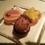 ベージュ アラン・デュカス 東京 - 