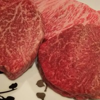 加藤牛肉店 銀座 - (2016年11月　訪問)3種焼くステーキの塊肉を事前に見せてくださいます♪