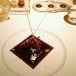 ベージュ アラン・デュカス 東京 - 