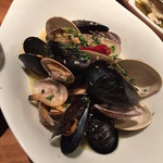 TAVERNA UOKIN - 貝のメリメロワイン煮 980円(税サ別)