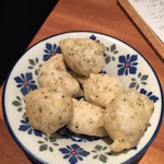 TAVERNA UOKIN - お通しのゼッポリーニ 390円(税サ別)・2人分