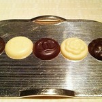 ベージュ アラン・デュカス 東京 - 