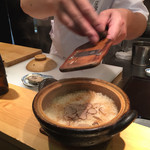 はらまさ - トリュフを擦り下ろして。