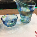 2016.11 〆張鶴
          久しぶりに飲みましたが、辛口すぎずふっくらして、でも後味すっきり。定番の日本酒もいいですね。