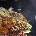 うたの - 鉄板にソースがかかると味も匂いも たまりません