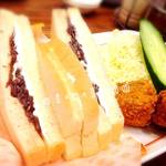 昼コメプレート（小倉ホイップサンド＋野菜サラダ＋コメチキ２ヶ＋ドリンク）